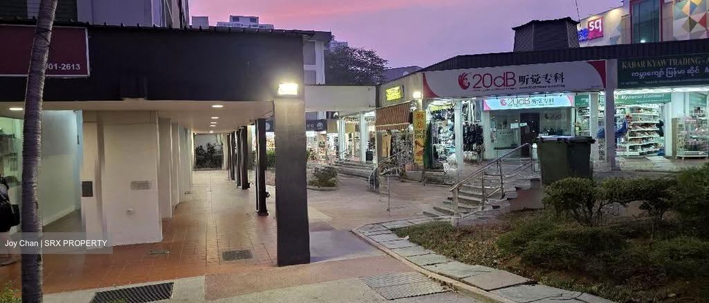 711 ANG MO KIO AVENUE 8 (D20), Shop House #623046541